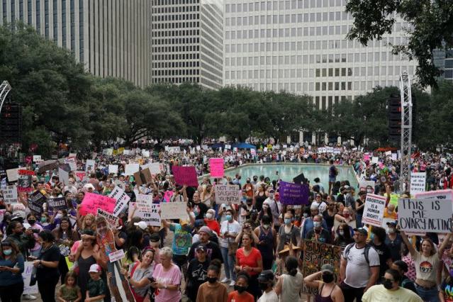 Hàng ngàn phụ nữ Mỹ tiếp tục phản đối lệnh cấm phá thai hà khắc trong ngày 2/10.