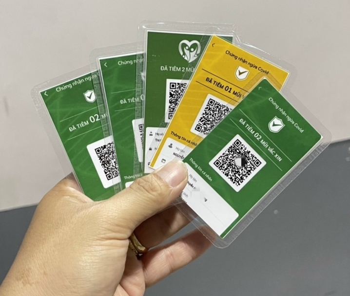 Hiện tại vẫn chưa có quy định in thẻ xanh trên chất liệu nhựa thay thế chứng nhận giấy hay ứng dụng công nghệ.