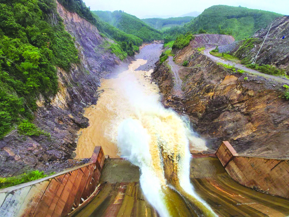 Cuối năm 2020, thủy điện Thượng Nhật (Thừa Thiên - Huế) nhiều lần xả lũ sai quy định gây ngập cho vùng hạ lưu - ẢNH: THUẬN HÓA