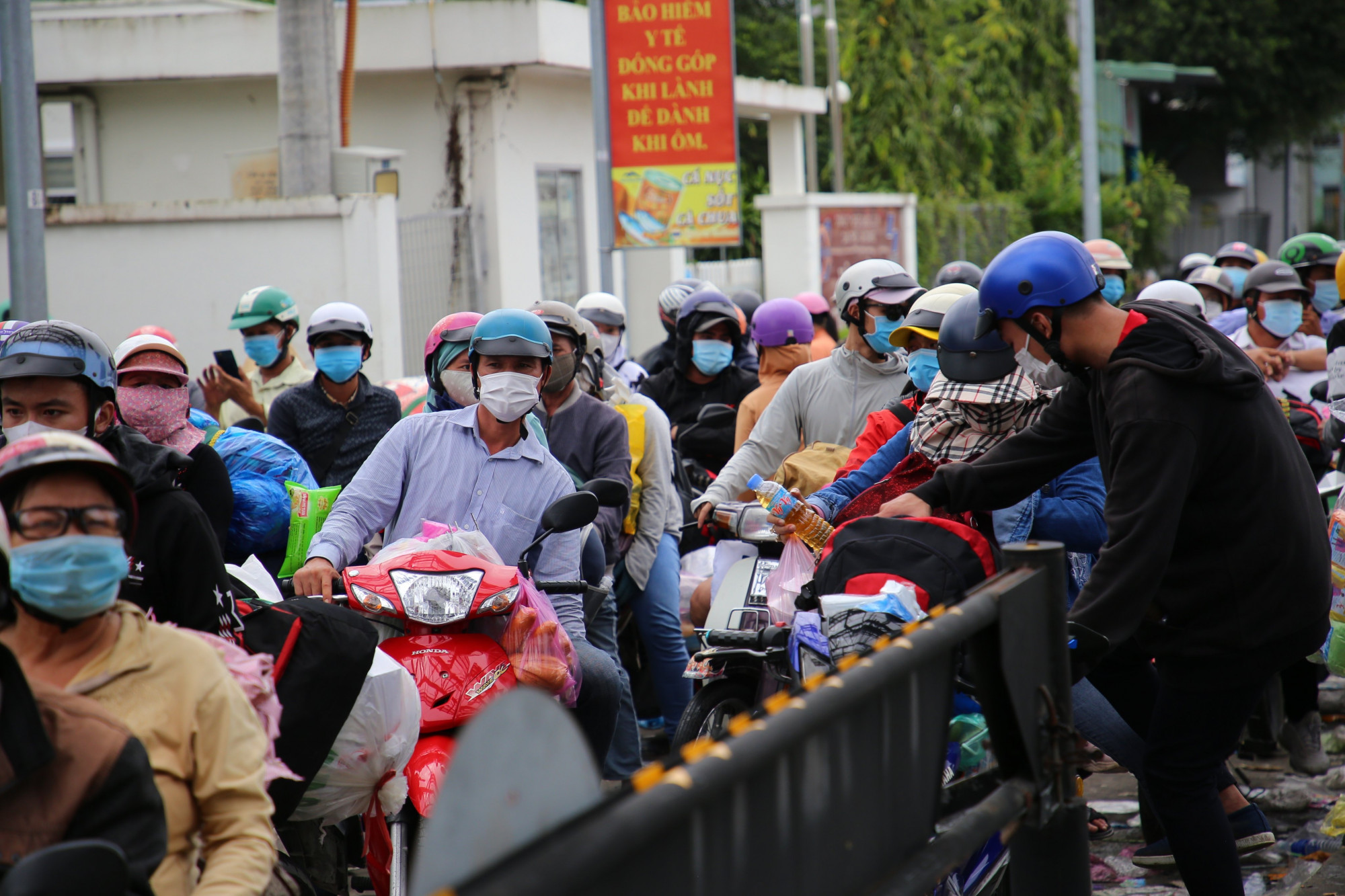 Số lượng người dân trở về ngay cửa ngõ An Giang rất lớn