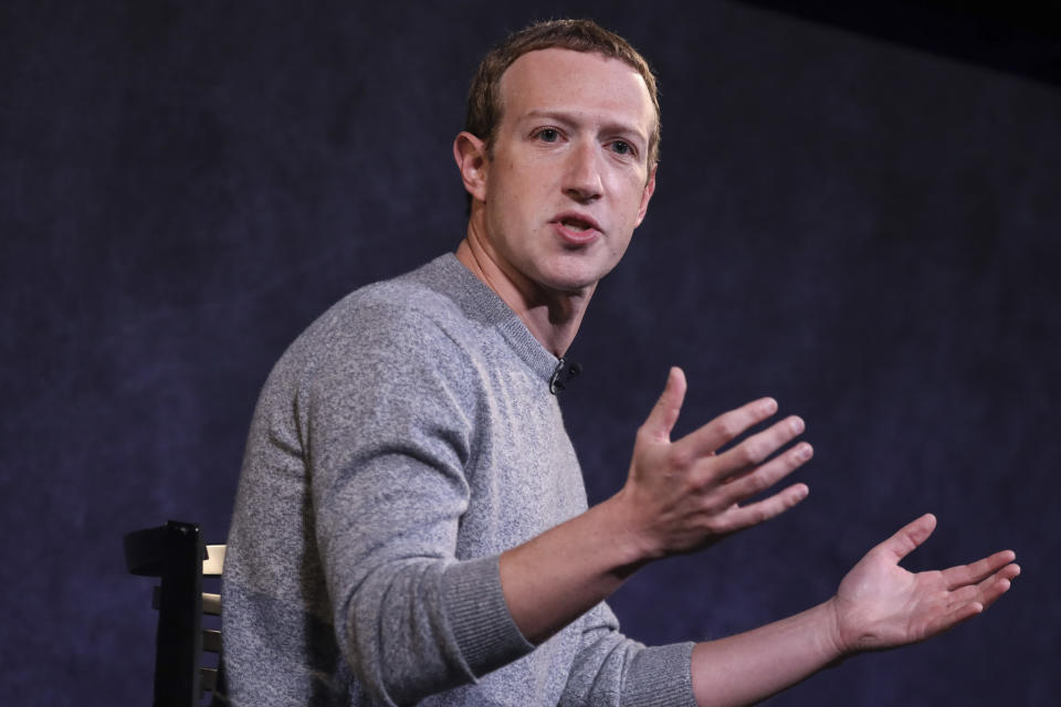 Mark Zuckerberg phủ nhận các cáo buộc cho rằng Facebook 