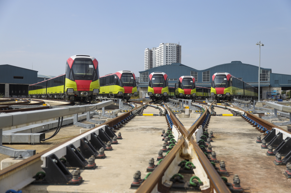 Tháng 9/2021, Ban Quản lý đường sắt đô thị Hà Nội (MRB) đã hoàn thành việc đưa đoàn tàu thứ 10 về nước sau 11 tháng vận chuyển, sớm hơn so với thời gian dự kiến. Ngay sau khi tàu về, việc thử nghiệm liên động đã được tiến hành với từng toa tàu. Dự kiến vào tháng 12/2021, tất cả các đoàn tàu của dự án sẽ chạy thử liên tiếp.