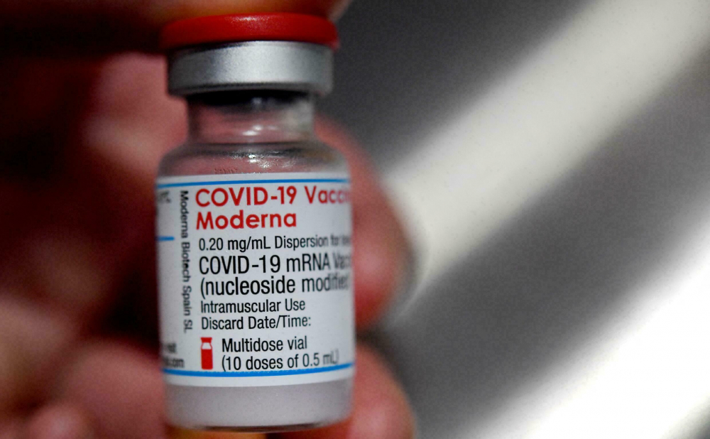 Moderna đặt mục tiêu cung cấp thêm 1 tỷ liều vắc xin cho các nước thu nhập thấp vào năm 2022 - Ảnh: France 24