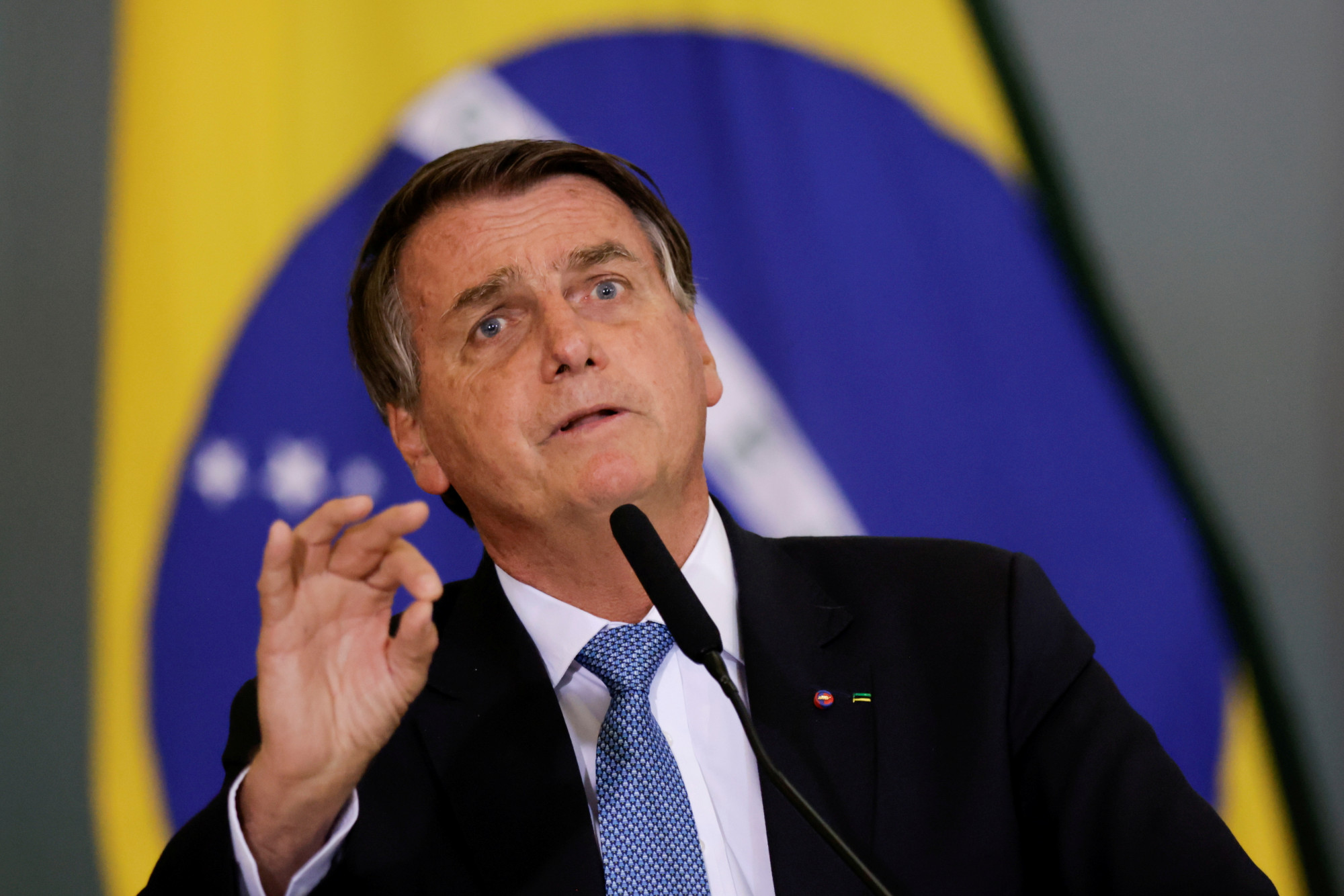 Tổng thống Brazil Jair Bolsonaro không được vào sân vận động theo dõi trận đấu bóng đã vì chưa tiêm chủng.
