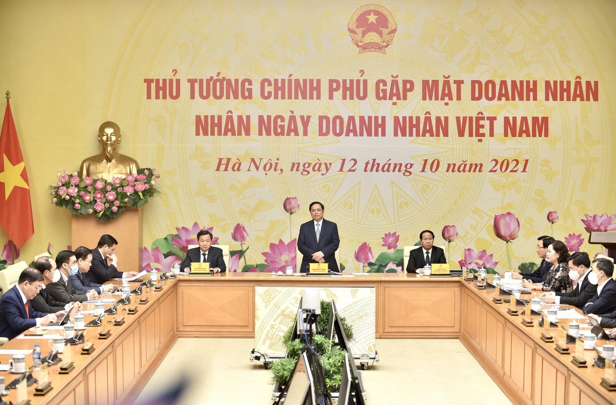 Ngày doanh nhân Việt Nam năm nay được kỷ niệm trong bối cảnh khác với mọi năm, chúng ta phòng chống đại dịch trên phạm vi cả nước. Ảnh VGP/Nhật Bắc