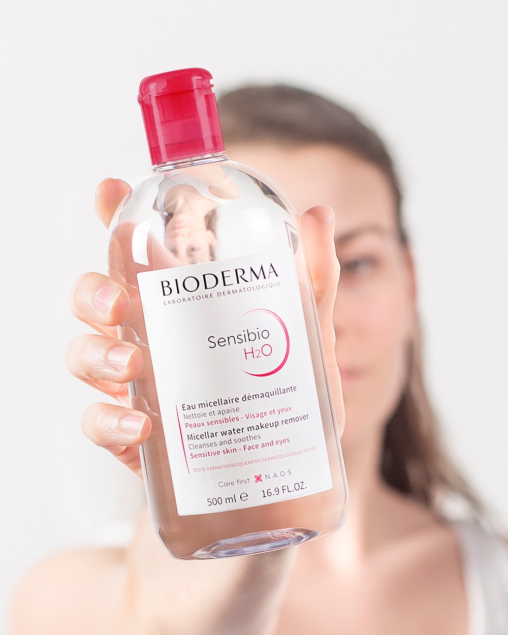 Bioderma Sensibio H2O có thể sử dụng làm sạch dịu làn da bất cứ khi nào trong ngày mà không cần phải rửa lại với nước