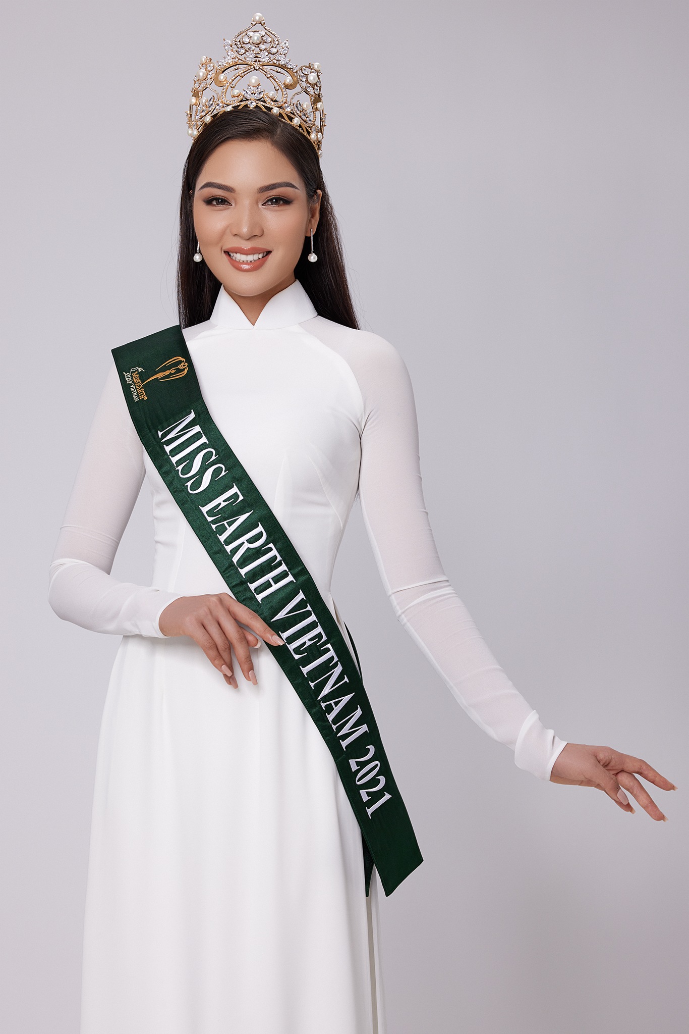 Người  đẹp Vân Anh chính thức đại diện Việt Nam dự thi Hoa hậu Trái Đất 2021