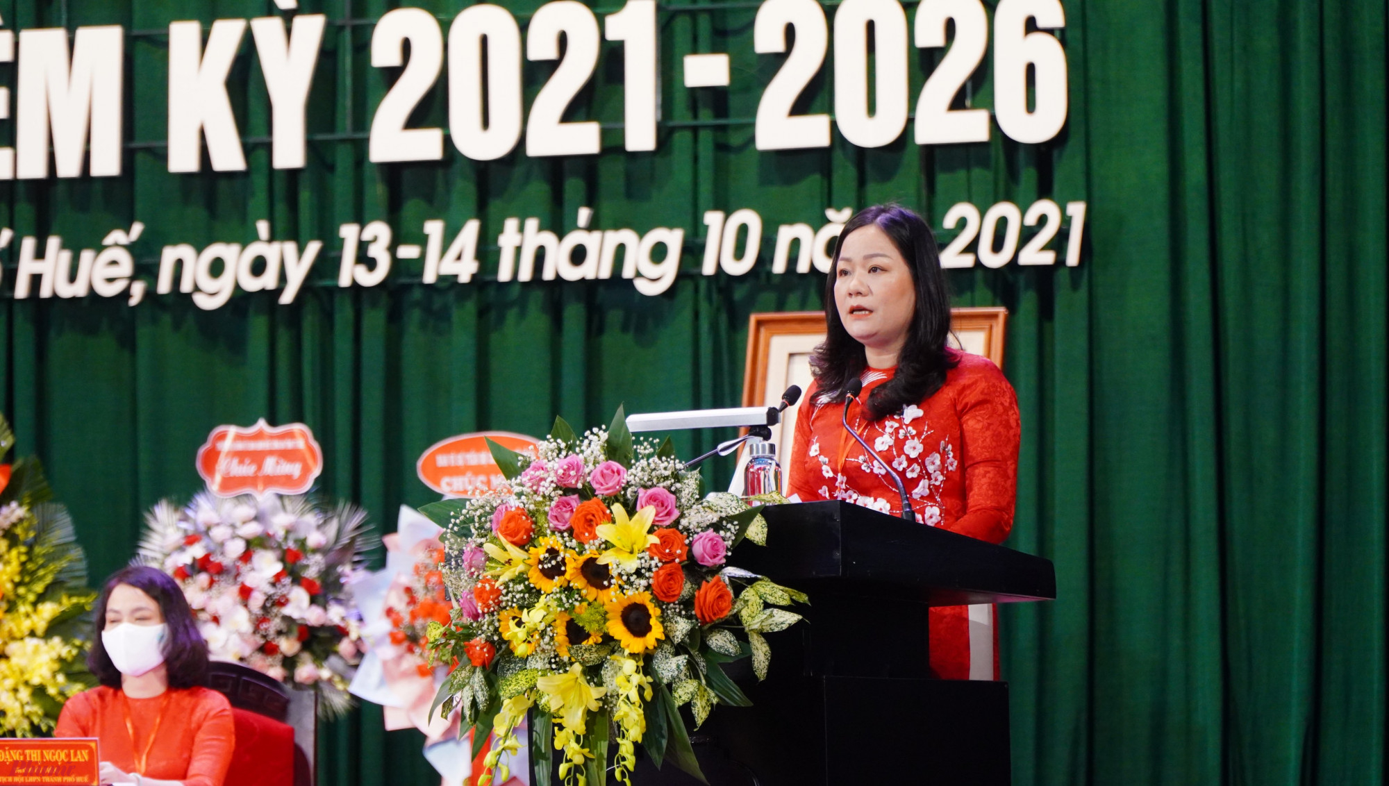 Bà Trần Thị Kim Loan, Chủ tịch Hội LHPN tỉnh Thừa Thiên - Huế  phát biểu khai mạc