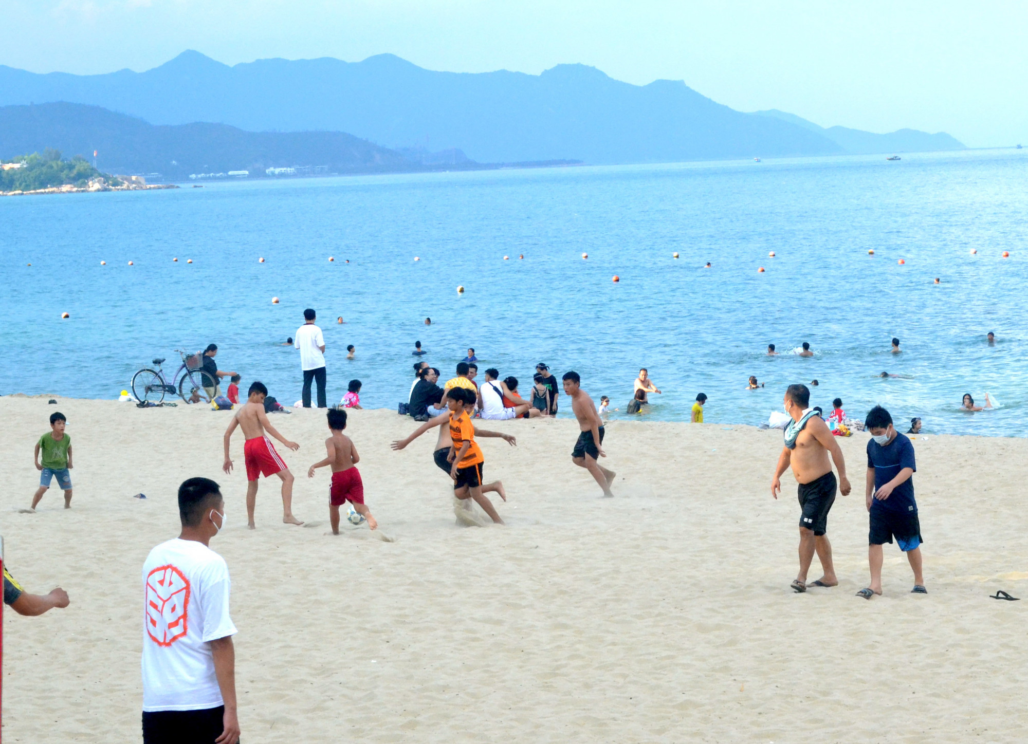 Khánh Hòa cho phép người dân ở “vùng xanh” tắm biển trở lại từ ngày 16/10 - Ảnh minh họa
