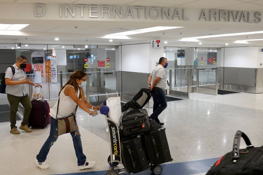 Mỹ dỡ bỏ hạn chế cho khách du lịch đã tiêm phòng đầy đủ, bắt đầu từ ngày 8/11.