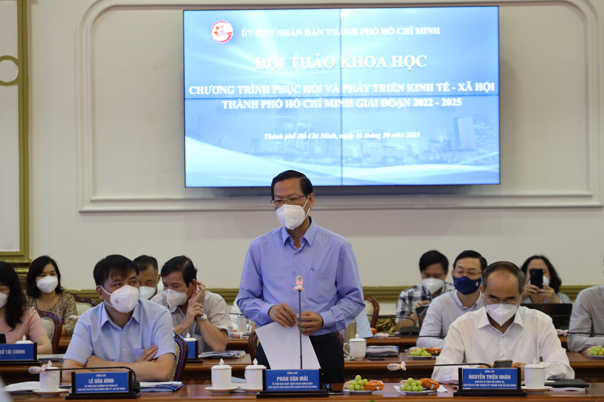 Chủ tịch UBND TPHCM Phan Văn Mãi đặt hàng bài toán kinh tế cho các chuyên gia, nhà khoa học, trên cơ sở ba vấn đề ông đặt ra tại hội thảo