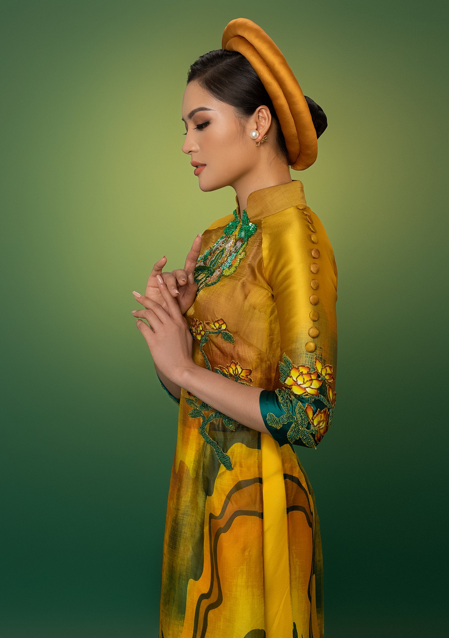 Tại Hoa hậu Trái đất 2020, thí sinh Trung Quốc mặc áo dài Việt Nam trong phần thi tài năng gây xôn xao dư luận. 