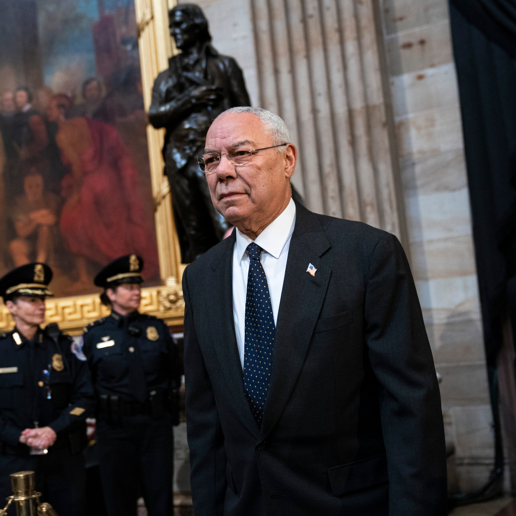  Ông Colin Powell, cựu ngoại trưởng Hoa Kỳ, đã qua đời vì biến chứng của COVID-19 ở tuổi 84. Cái chết của ông đã được thông báo vào thứ Hai 18/10.