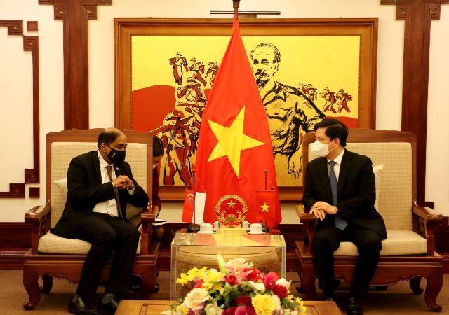 Bộ trưởng Nguyễn Văn Thể trao đổi với Đại sứ Jaya Ratnam 