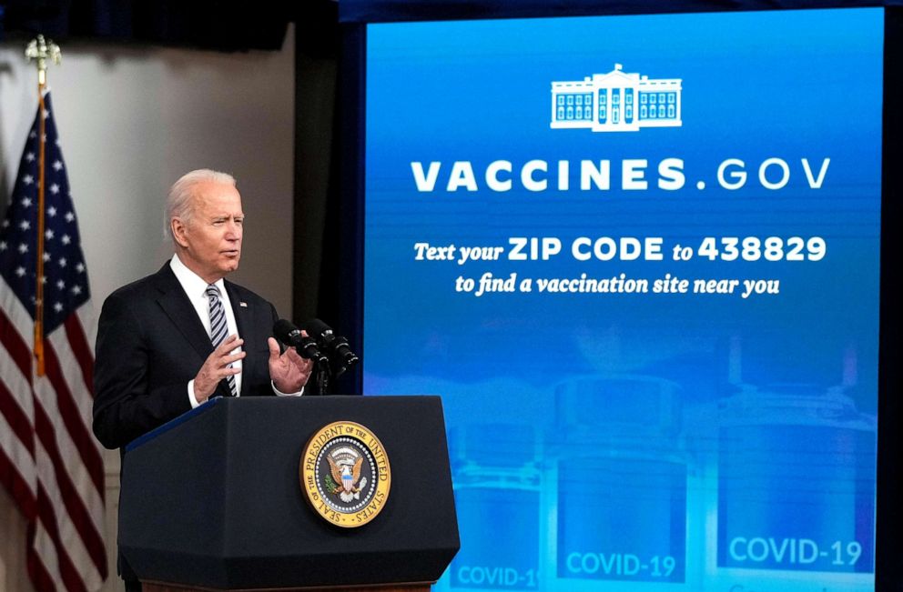 Chính quyền của Tổng thống Joe Biden kêu gọi bố mẹ sẵng sàng tiêm vắc xin cho trẻ em ngay khi các thủ tục phê duyệt được thông qua - Ảnh: Drew Angerer/Getty Images