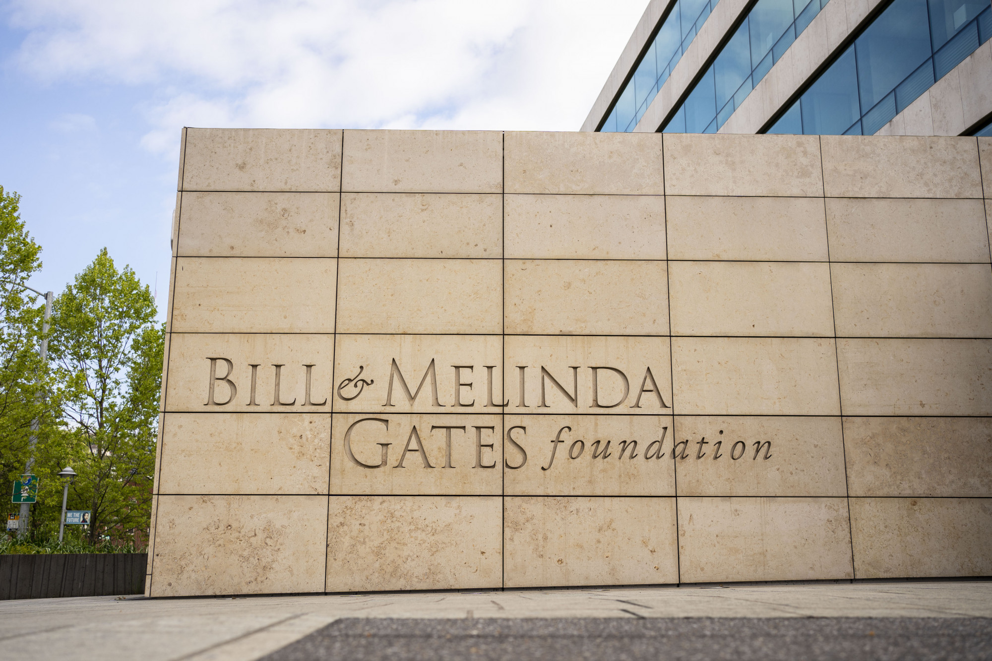 Quỹ Gates đã chi gần 2 tỷ USD cho cuộc chiến chống đại dịch COVID-19