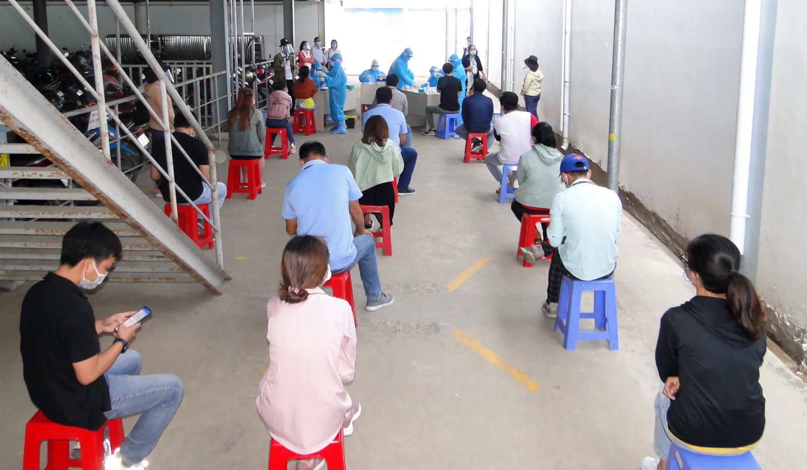 Ngành y tế tỉnh Tiền Giang thực hiện xét nghiệm sàng lọc cho công nhân trên địa bàn