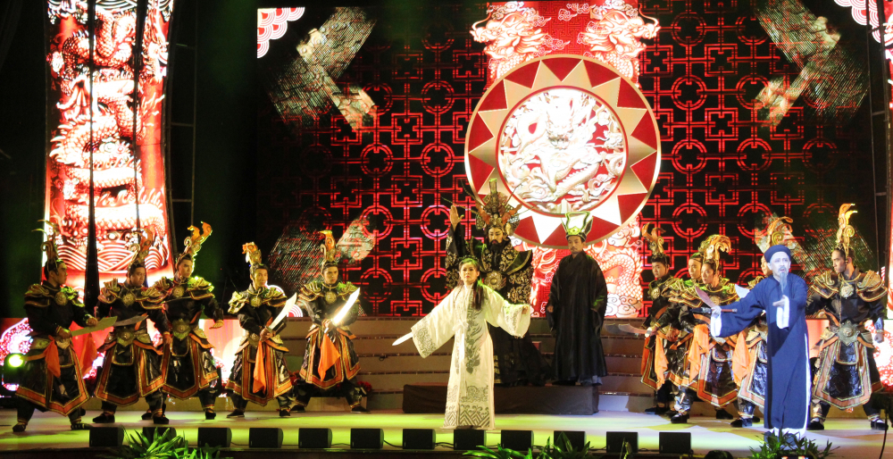 Vở diễn Tiên Nga của Sân khấu IDECAF - một trong những sân khấu kịch xã hội hóa đầu tiên của TP vẫn còn hoạt động hiệu quả đến nay - đã đạt Giải thưởng TPHCM 5 năm 