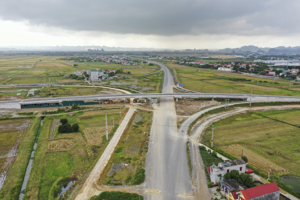 Cao tốc Cao Bồ - Mai Sơn dài 7,2 km với 4 làn xe, có điểm đầu thuộc địa phận huyện Ý Yên (Nam Định), điểm cuối thuộc địa phận huyện Yên Mô (Ninh Bình).