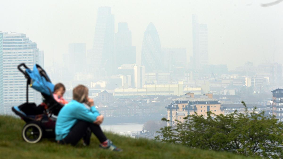 Ô nhiễm không khí ở mức cao sẽ khiến trẻ em gặp những vấn đề về sức khỏe tâm thần - Ảnh: PA