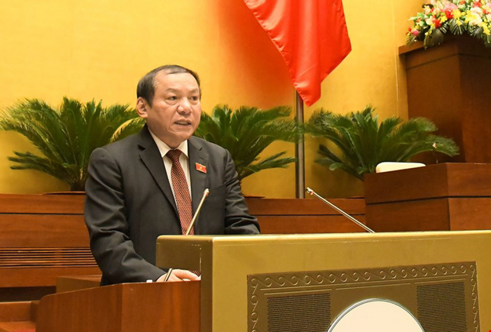 Bộ trưởng Bộ Văn hóa, Thể thao và Du lịch Nguyễn Văn Hùng cho rằng cần phải kiểm duyệt kịch bản phim hợp tác với nước ngoài vì chúng có thể xuyên tạc lịch sử Việt Nam