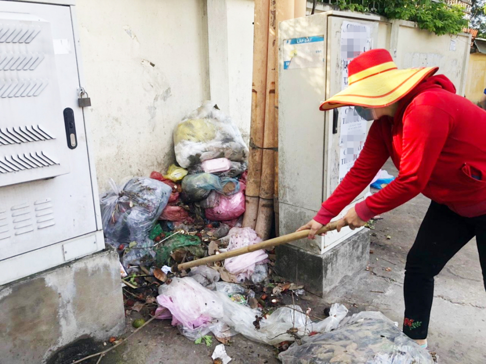 Hội viên phụ nữ H.Hóc Môn ra quân tổng vệ sinh, thực hiện xóa các điểm đen về rác