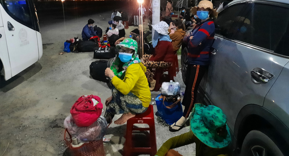 Rất đông người dân Quảng Ngãi hồi hương về quê tránh dịch COVID - 19 lâm vào ảnh khó khăn