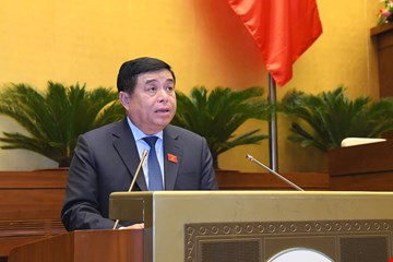 Bộ trưởng Bộ Kế hoạch và Đầu tư Nguyễn Chí Dũng trình bày 