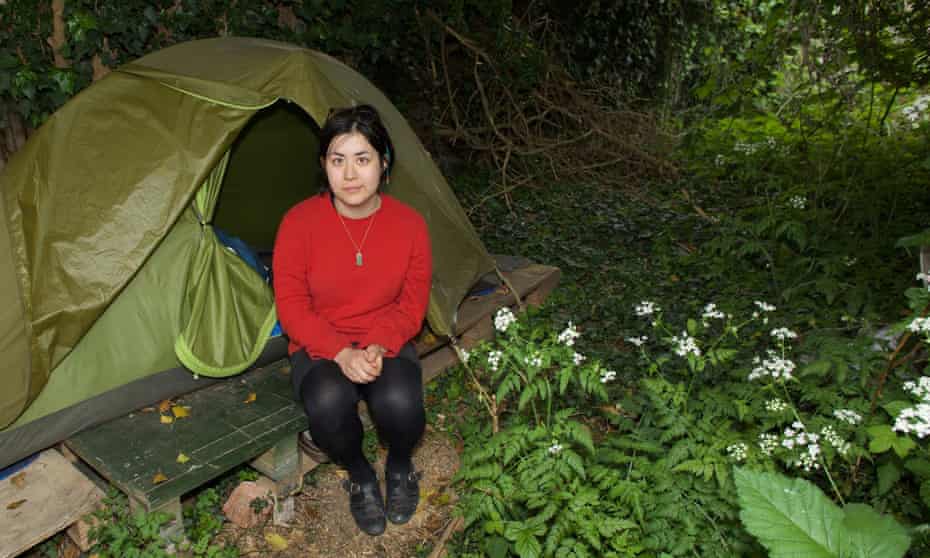 Cô Aimée Lê đã phải sống trong chiếc lều nhỏ này suốt 2 năm theo đuổi chương trình nghiên cứu sinh Tiến sĩ của mình - Ảnh: Milan Svanderlik