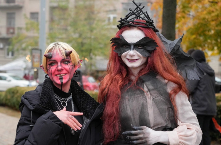 Tạo hình zombie (xác sống) cũng được người dân Ukraine ưa chuộng trong lễ hội lần này.