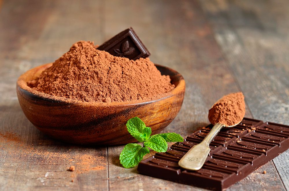 Bột ca cao  Bột cacao có khả năng chống oxy hóa rất mạnh, có thể nói là “Vua của các chất chống oxy hóa”, rất giàu polyphenol với hàm lượng cao, nó còn chứa các thành phần chống oxy hóa cao như catechin và resveratrol, đồng thời nó cũng rất phong phú. trong flavonoid, nó có thể kháng viêm, tốt cho não và hệ tim mạch, giúp trì hoãn quá trình lão hóa, ngoài ra còn có thể giúp tăng cường khả năng chống lại tia cực tím của da, đồng thời có lợi cho việc làm đẹp da.