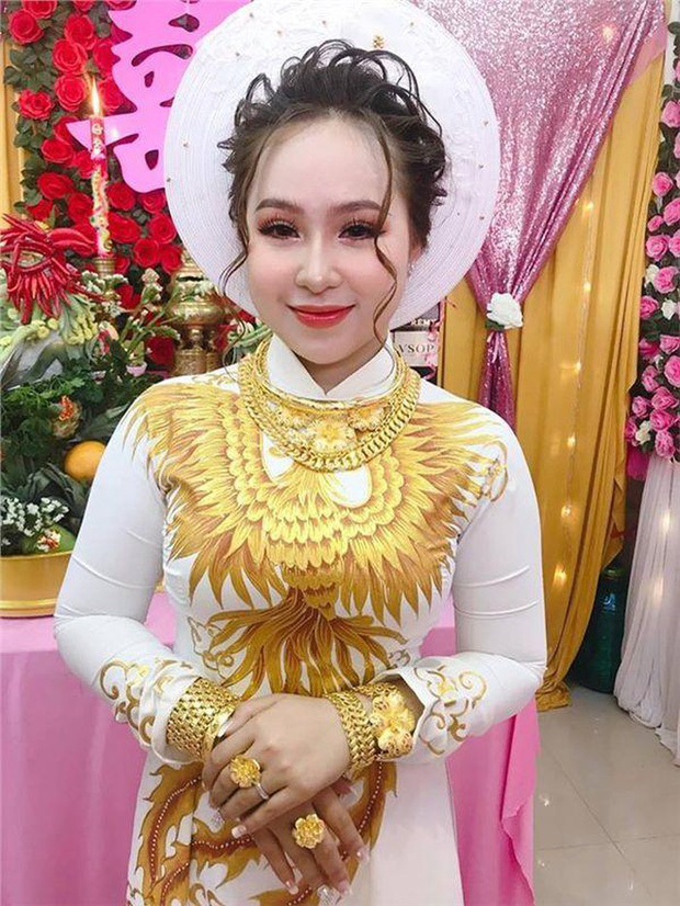 Cô dâu ở Kiên Giang được tặng 13 cây vàng, 2 nhẫn kim cương và 1 tỷ đồng trong ngày cưới.