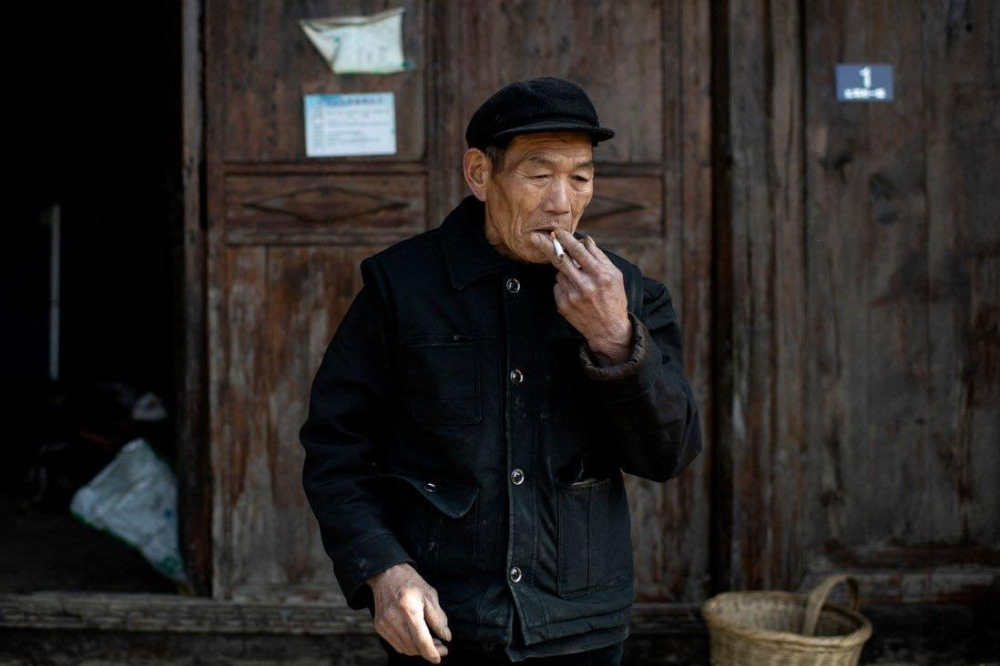 Các nhà nghiên cứu cho rằng, ngăn thanh thiếu niên bỏ thói quen hút thuốc là điều cấp thiết nhằm bảo vệ với sức khỏe cộng đồng của Trung Quốc. Ảnh: EPA