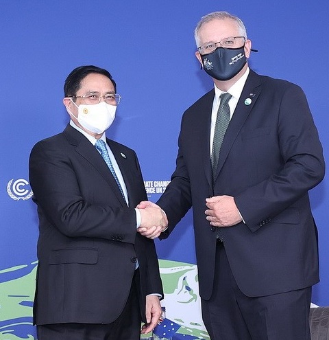 Thủ tướng Phạm Minh Chính và Thủ tướng Scott Morrison bắt tay nhau tại COP26