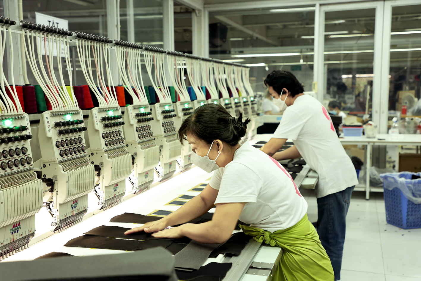 Công ty TNHH Thời trang Nón Sơn đang nỗ lực khắc phục nhiều khó khăn, khôi phục sản xuất từng phần 