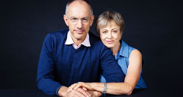 Vợ chồng Michael Moritz và Harriet Heyman - Ảnh: Elena Zhukova/Booker Prize/PA Wire