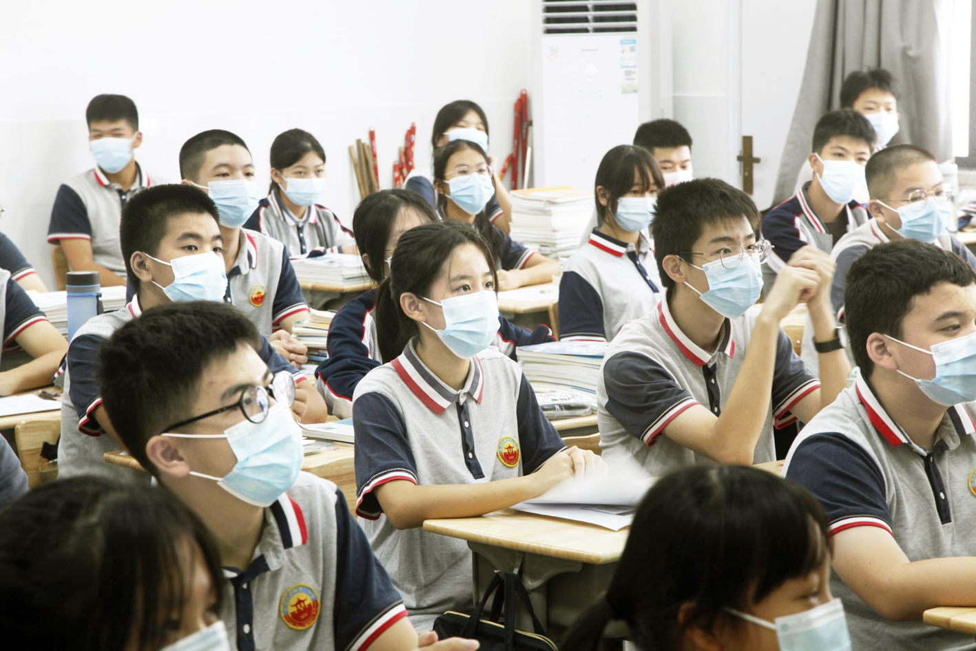 Khi các trường học tại Trung Quốc tái mở cửa, chính phủ đã ban hành luật nhằm giảm tải bài tập về nhà cho học sinh, đóng cửa các trung tâm dạy thêm… - ẢNH: GETTY IMAGES