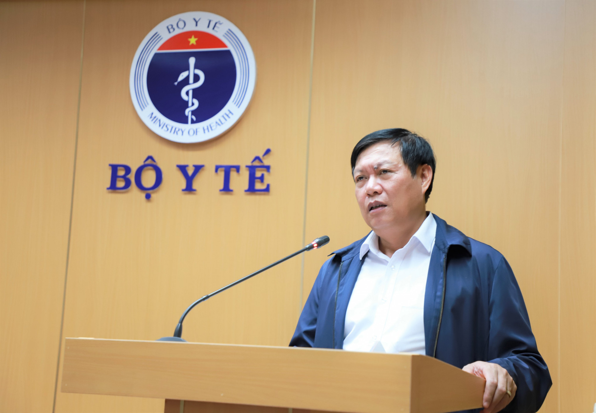 Thứ trưởng Bộ Y tế Đỗ Xuân Tuyên cho rằng, cần thống nhất an toàn mới cho trẻ đi học và đã đi học phải an toàn