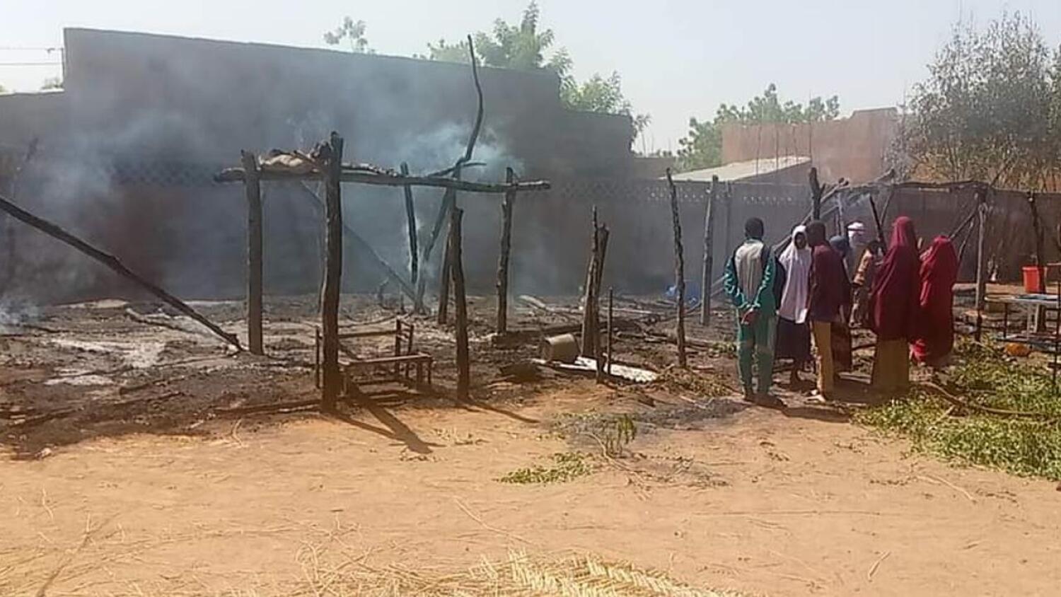 Những tàn tích còn sót lại của một trường học ở miền nam Niger sau trận hỏa hoạn hôm thứ Hai