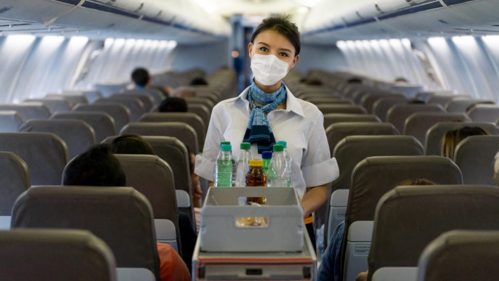 Cần lựa chọn đồ uống một cách khôn ngoan khi đang ở trên máy bay - Ảnh: iStock