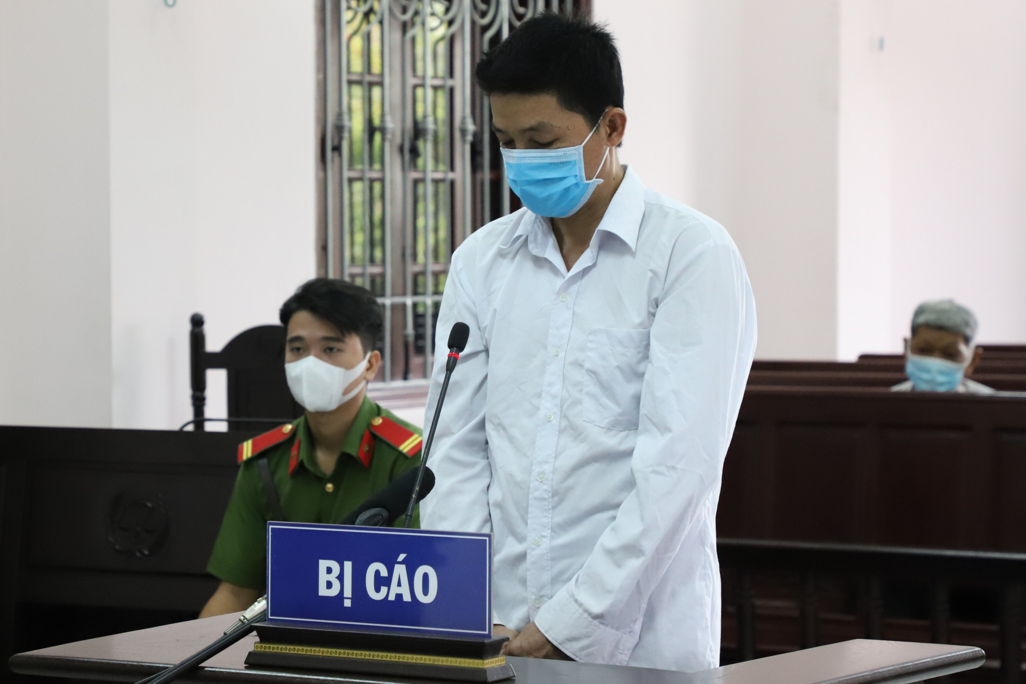 Bị cáo Nguyễn Văn Tồn bị tuyên phạt 5 năm 6 tháng tù về tội giết người