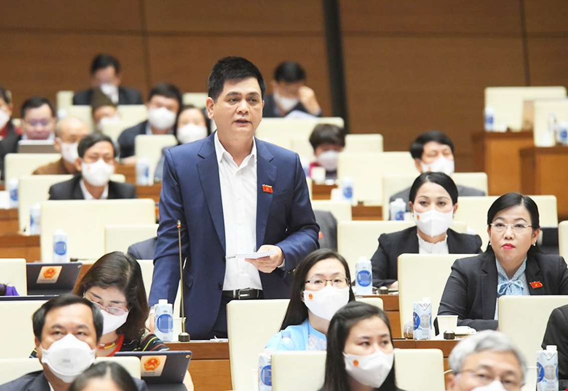 Đại biểu Nguyễn Lâm Thành cho rằng, dạy thêm, học thêm đã được bàn nhiều nhiệm kỳ Quốc hội nhưng vẫn chưa có hồi kết