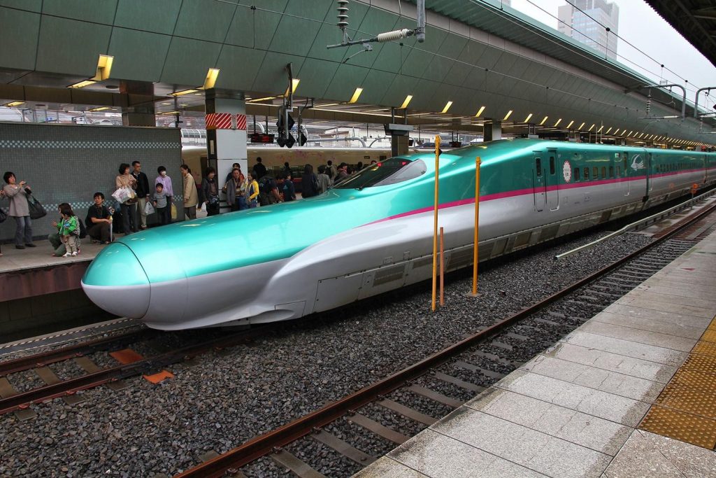 Tàu điện ở Nhật Bản nổi tiếng khắp thế giới về sự đúng giờ được tính bằng giây - Ảnh: Tupungato/Shutterstock