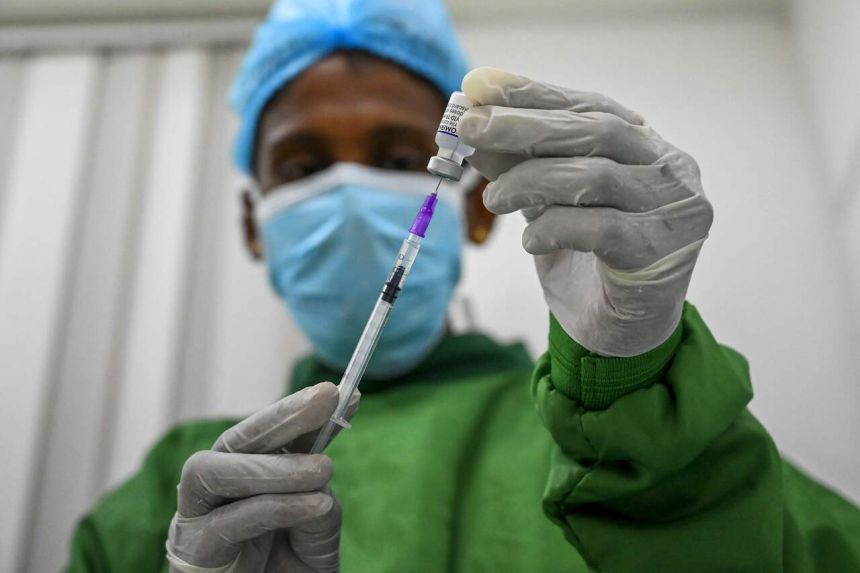 WHO thường xuyên chỉ trích các quốc gia giàu có về việc tích trữ vắc xin trong khi các quốc gia có thu nhập thấp hơn không có đủ liều. ẢNH: AFP