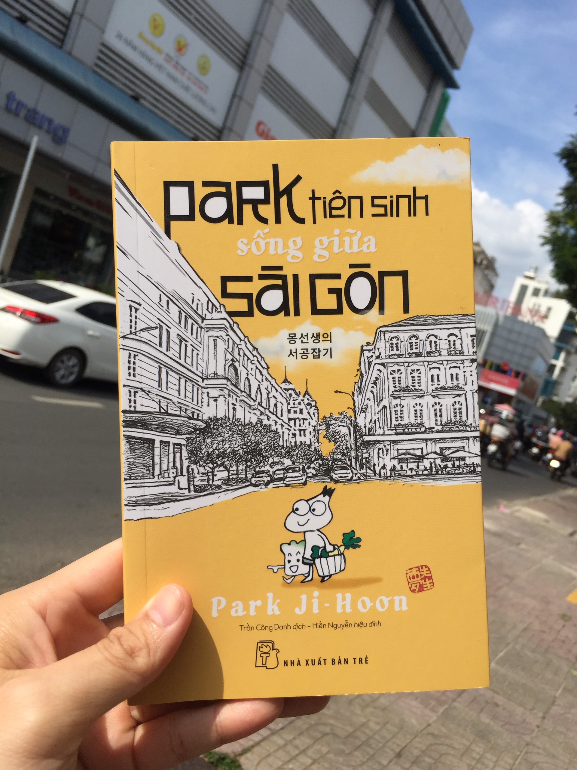Park Ji-Hoon mong muốn cuốn sách sẽ giúp người ngoại quốc hiểu hơn về Sài Gòn