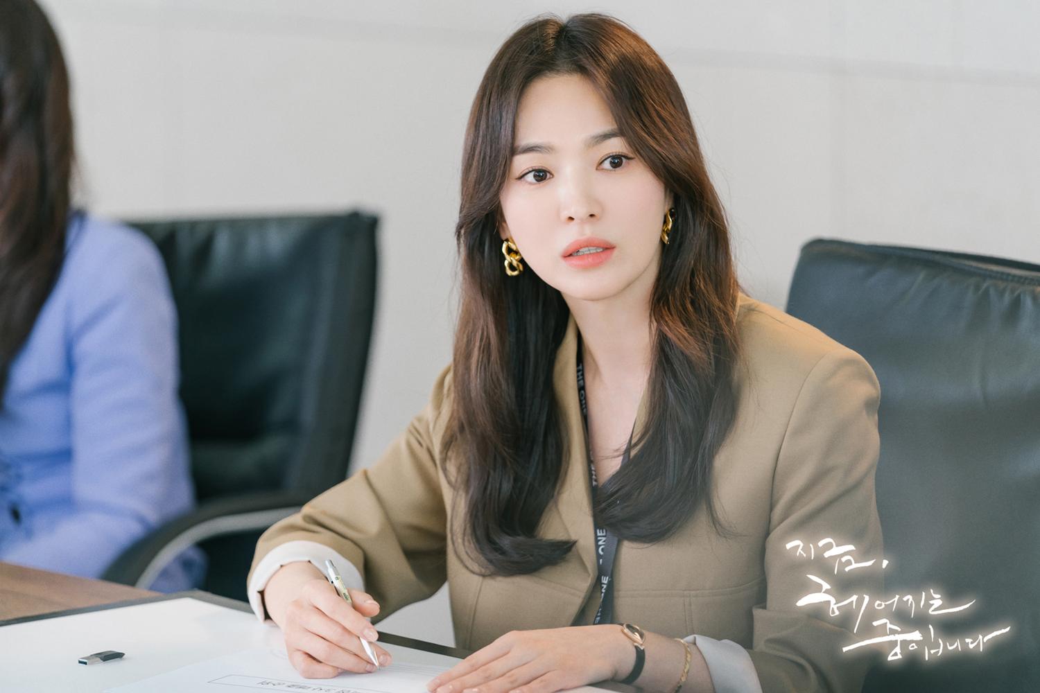 Nhan sắc Song Hye Kyo được khen xinh đẹp, trẻ trung khi tái xuất trong phim mới.