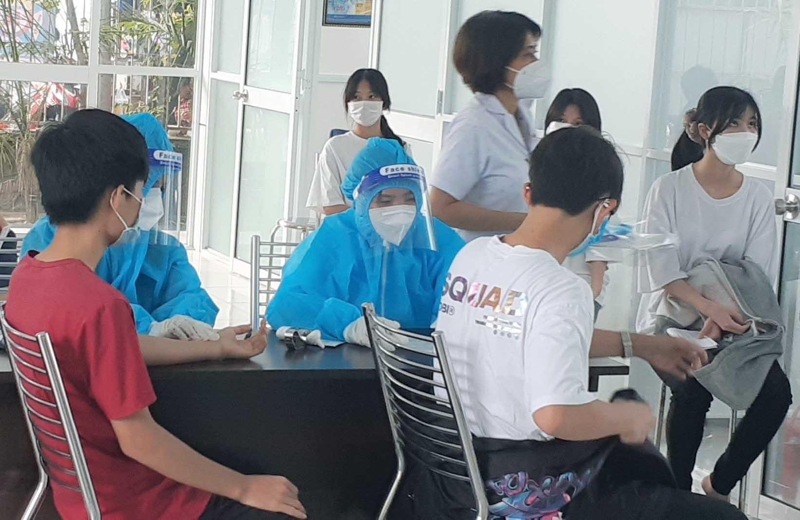 Tiêm vắc xin cho học sinh tại Sóc Trăng