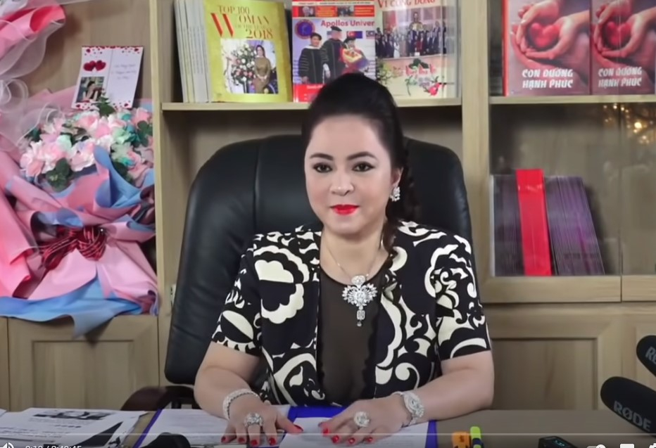Bà Nguyễn Phương Hằng trong 1 đợt livestream trên mạng xã hội.