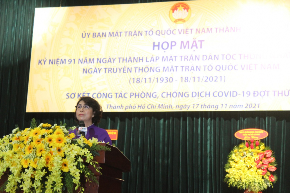 Chủ tịch Ủy ban MTTQ Việt Nam TPHCM Tô Thị Bích Châu phát biểu ôn truyền thống và đúc kết kinh nghiệm công tác phòng, chống dịch vừa qua.