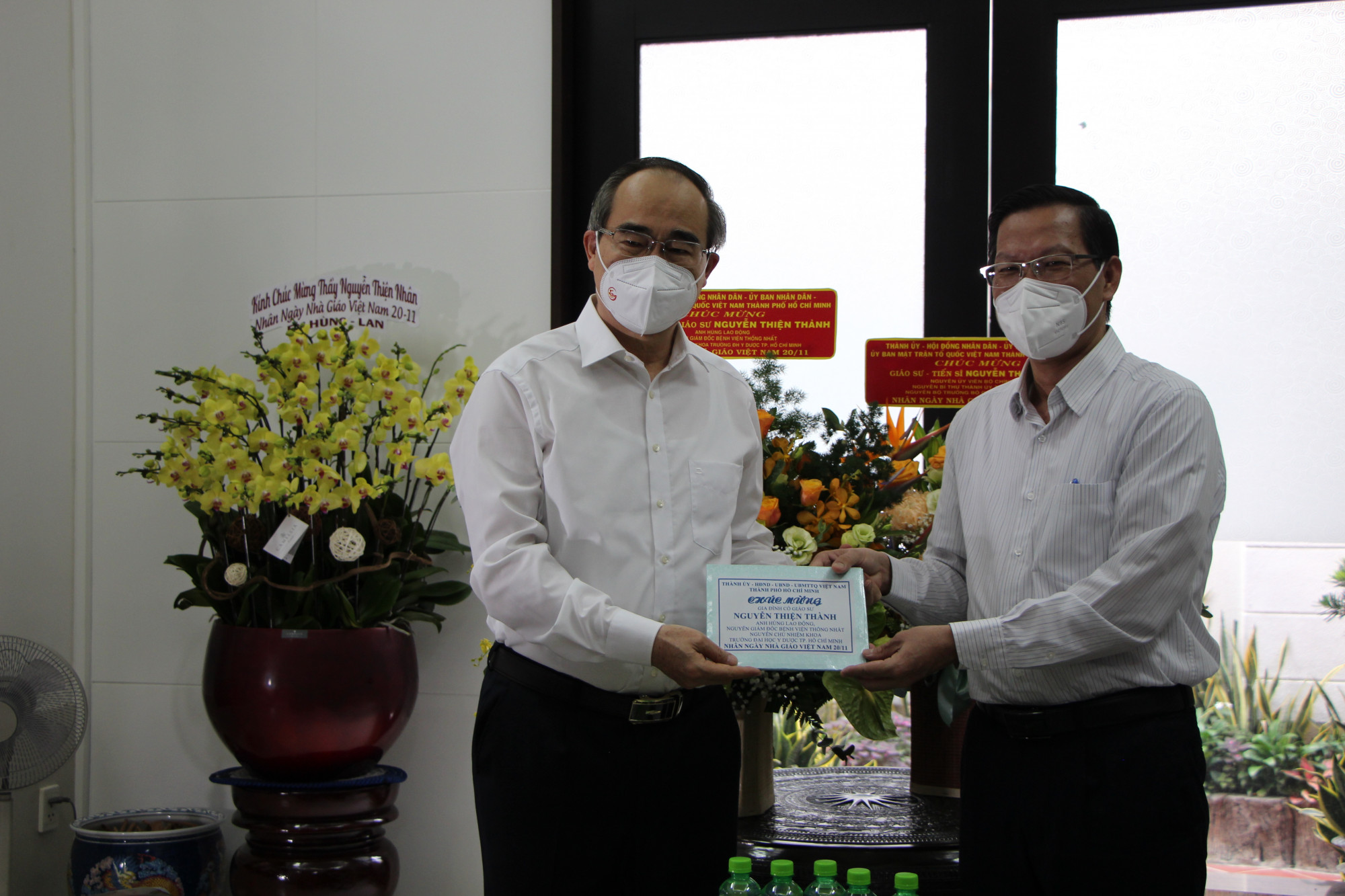 Chủ tịch UBND TP.HCM Phan Văn Mãi thăm gia đình cố GS. Nguyễn Thiện Thành